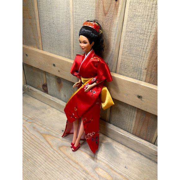 Rare Vintage 1984 Dolls of the World Japan Barbie Doll with shoes complete outfi - Picture 2 of 8